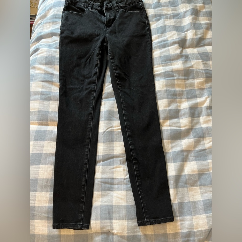 Woman’s black American eagle high rise jeggings